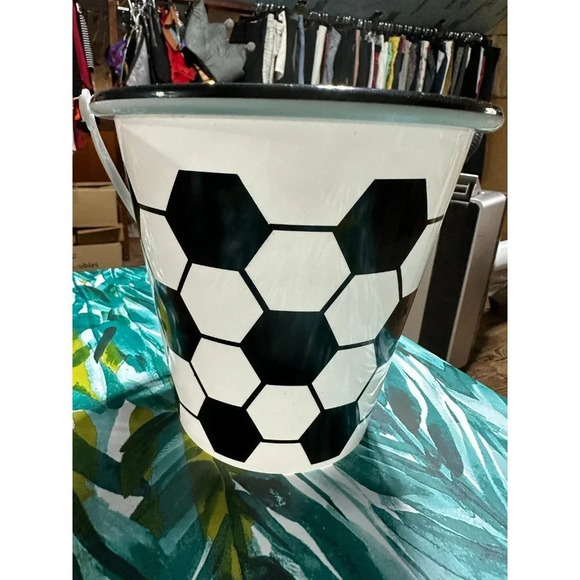 Soccer & Football Plastic Easter pails - Picture 2 of 9